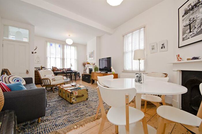 3 Bedroom End Of Terrace House To Rent In Beck Road, London, E8