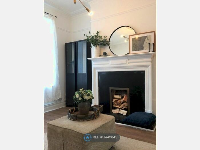 3 Bedroom Terraced House To Rent In Huddersfield Road, Oldham, OL4