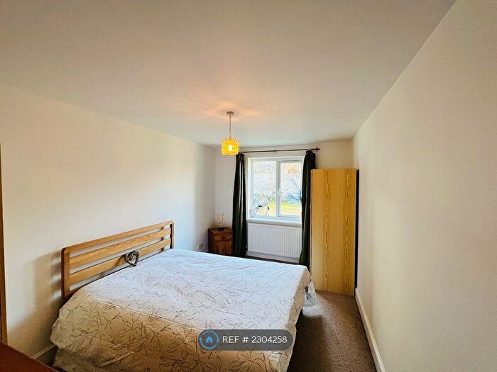 1 Bedroom Flat To Rent In Henley Court, London, SE15