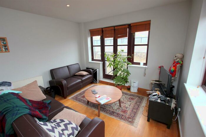 2 Bedroom Apartment To Rent In Kingsley Mews, Wapping Lane, E1W