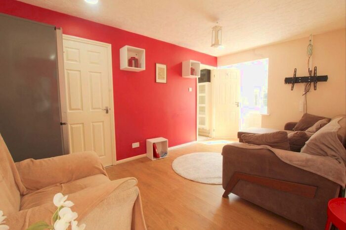 1 Bedroom Flat To Rent In Rossetti Road, London, SE16