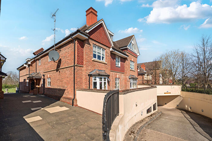 2 Bedroom Apartment To Rent In Shoppenhangers Road, Maidenhead, SL6