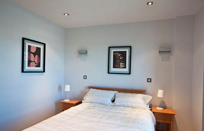 3 Bedroom Flat To Rent In Creek Road, Deptford, SE8