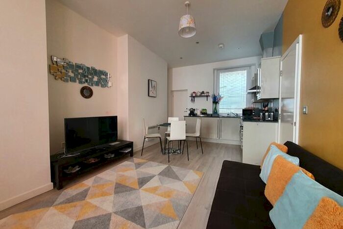 2 Bedroom Flat To Rent In Clare Street, Bristol, BS1