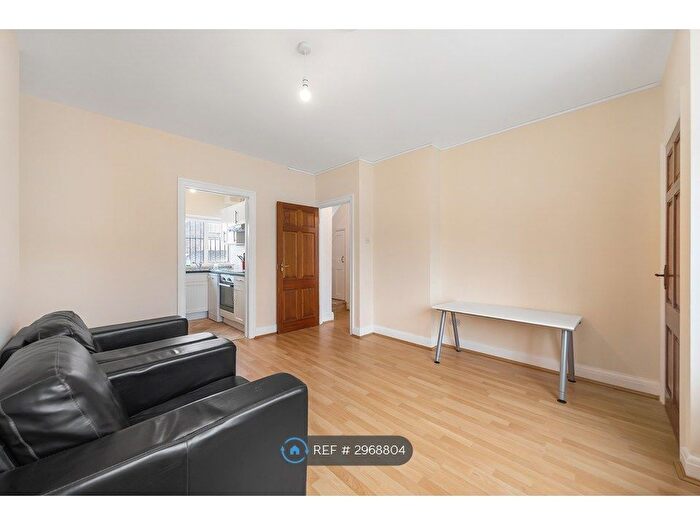 4 Bedroom Flat To Rent In Old Oak Common Lane, East Acton, W3