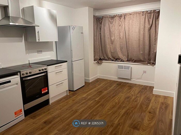 Studio To Rent In Bensham Lane, Thornton Heath, CR7
