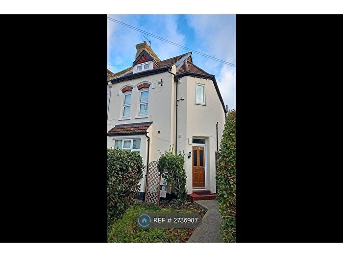 2 Bedroom Flat To Rent In Amblecote Road, London, SE12