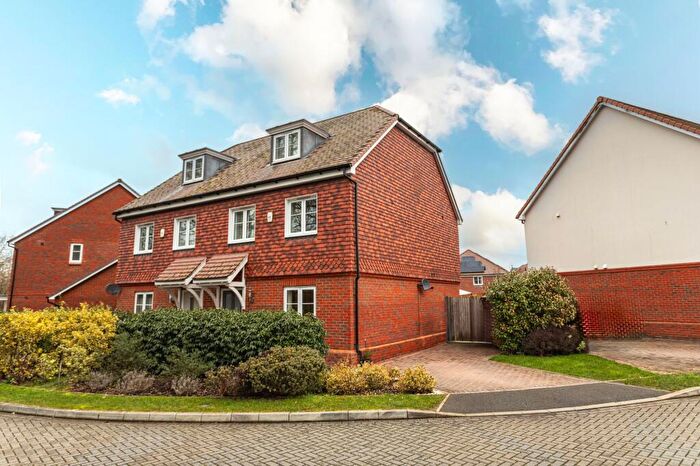 3 Bedroom Semi Detached House For Sale In Adam Brown Avenue, Blackwater, GU17