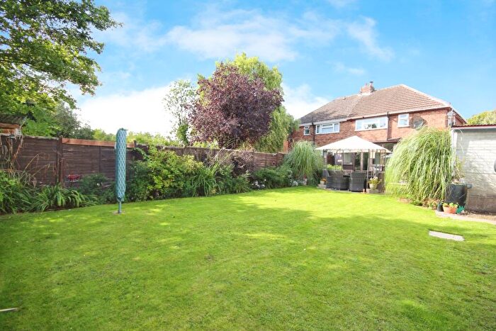 3 Bedroom Semi-Detached House For Sale In St. Michaels Road, Warwick, CV34