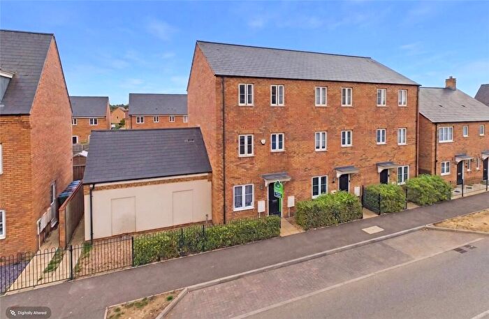 4 Bedroom End Of Terrace House For Sale In Irthlingborough Road North, Wellingborough, Northamptonshire, NN8