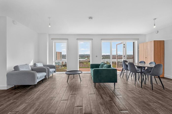 3 Bedroom Flat To Rent In Adlay Apartments, Millet Place, E16