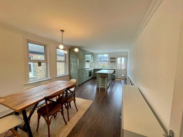 2 Bedroom Flat To Rent In Howard Road, Walthamstow, E17