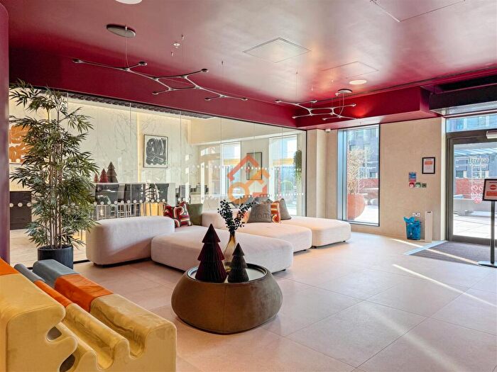 3 Bedroom Flat To Rent In Irwell House, Dutton Street, Manchester, M3