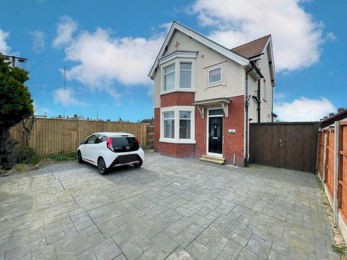 3 Bedroom Detached House For Sale In North Drive, Cleveleys, FY5