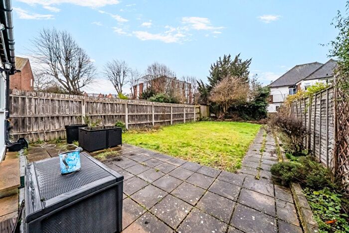 3 Bedroom Flat For Sale In Polworth Road, Streatham, London, SW16