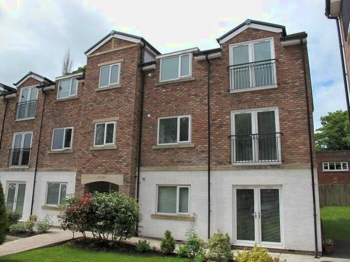 2 Bedroom Flat To Rent In Dellar Fold, Meanwood, Rochdale, OL12