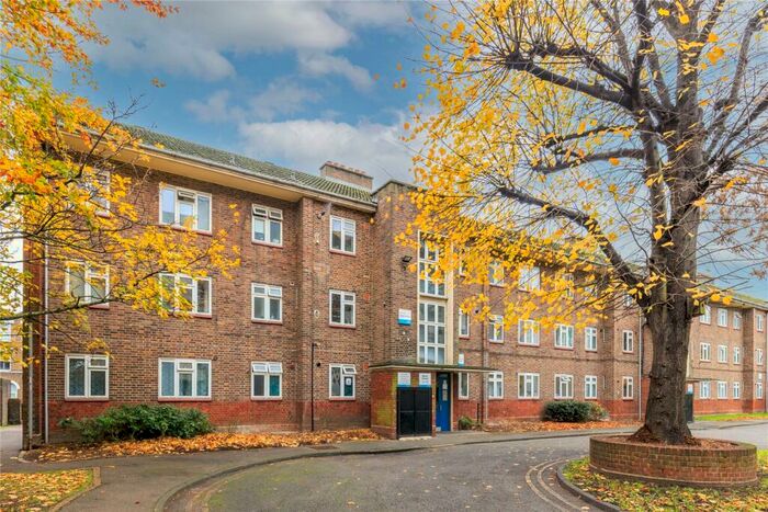 2 Bedroom Flat To Rent In Wells House, Howland Estate, SE16