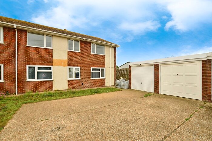 3 Bedroom Flat For Sale In Roberts Road, Greatstone, New Romney, Kent, TN28