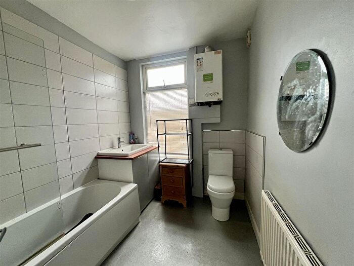 2 Bedroom Terraced House To Rent In Bexley Avenue, Leeds, LS8