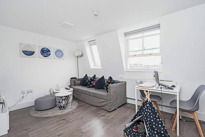 1 Bedroom Flat To Rent In Navarino Road, London Fields, London, E8