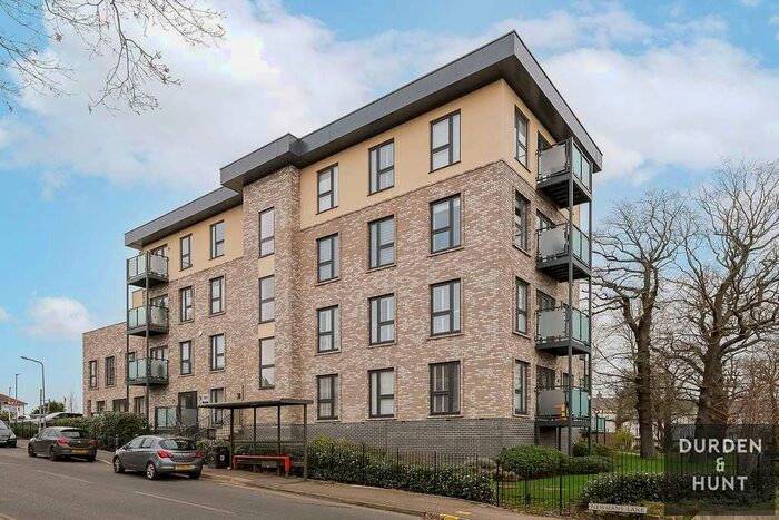 2 Bedroom Flat To Rent In Luna Court, Loughton IG10