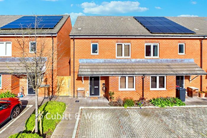 3 Bedroom End Of Terrace House For Sale In North Mead, Chichester, West Sussex, PO19