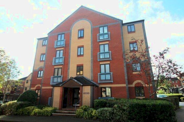 2 Bedroom Flat To Rent In Kingswood, Bristol, BS15