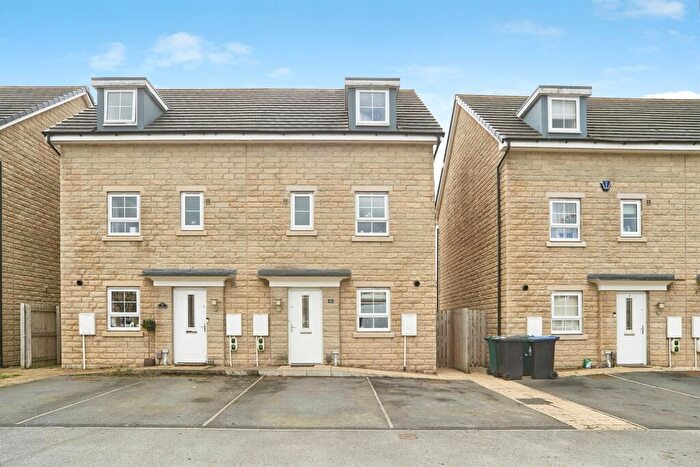 4 Bedroom Semi Detached House For Sale In Stephenson Drive, Silsden, Keighley, BD20