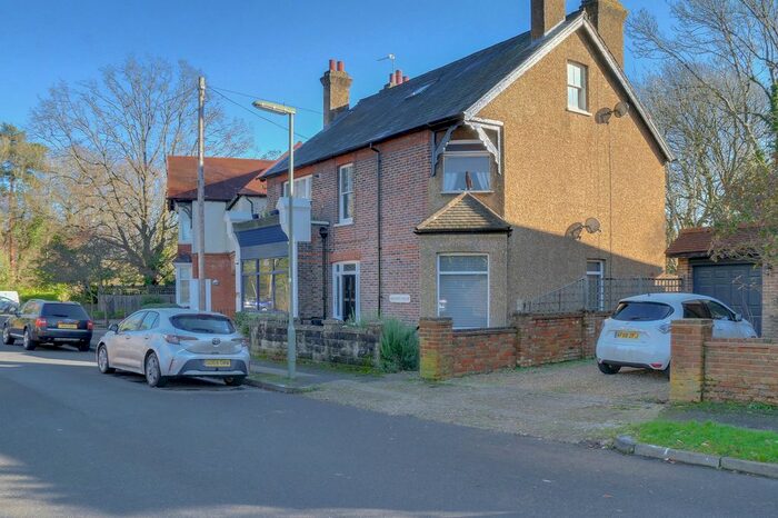 1 Bedroom Flat To Rent In Tower Road, Ashcroft House Tower Road, KT20