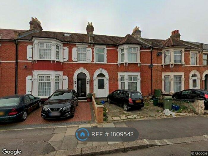 2 Bedroom Flat To Rent In Airthrie Road, Ilford, IG3