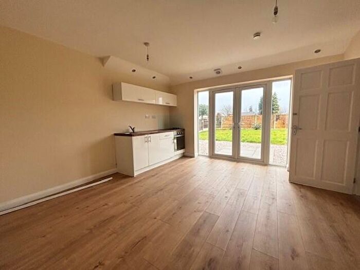 5 Bedroom Semi-Detached House To Rent In Victoria Road, Kirkby In Ashfield, NG17