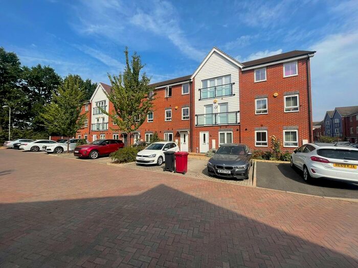 4 Bedroom Terraced House To Rent In Edgeworth Close, Langley, SL3