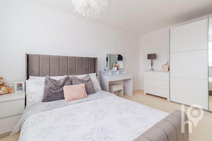 3 Bedroom End Of Terrace House For Sale In Prince Charles Avenue, Minster On Sea, ME12