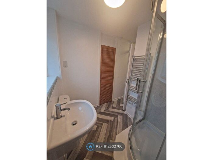 3 Bedroom Flat To Rent In Randolph Close, Leamington Spa, CV31
