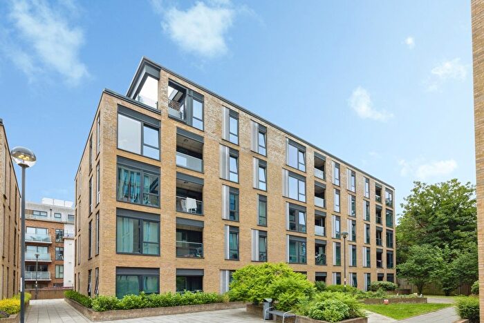 2 Bedroom Flat For Sale In Eltringham Street, London, SW18