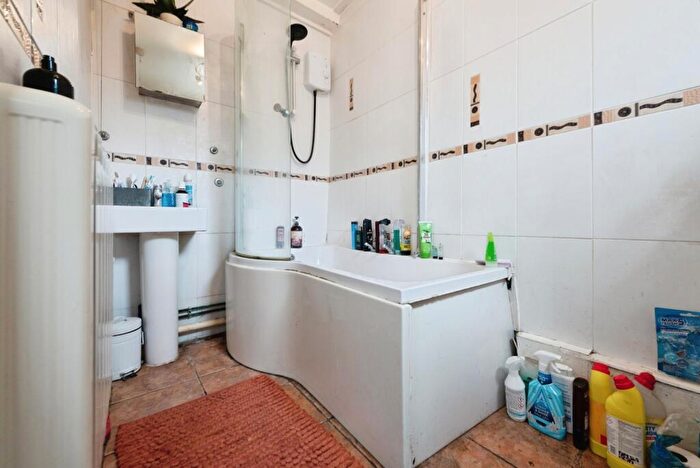 2 Bedroom Flat For Sale In Granada Road, Southsea, Hampshire, PO4