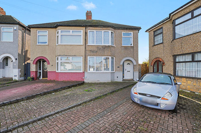 3 Bedroom Semi Detached House For Sale In Paternoster Close, Waltham Abbey, EN9