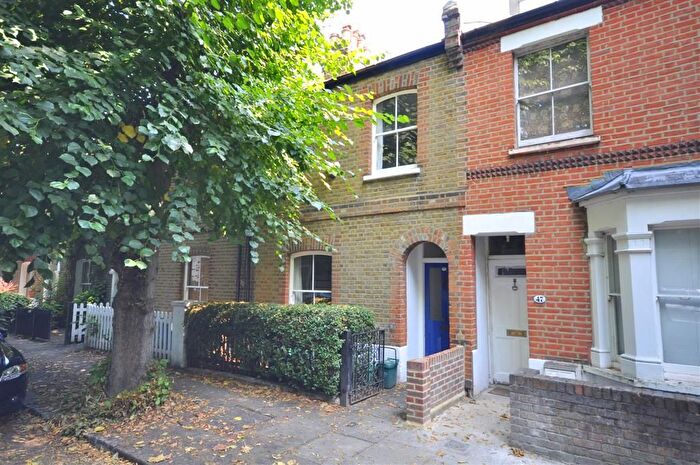 2 Bedroom Cottage To Rent In Paxton Road, London, W4