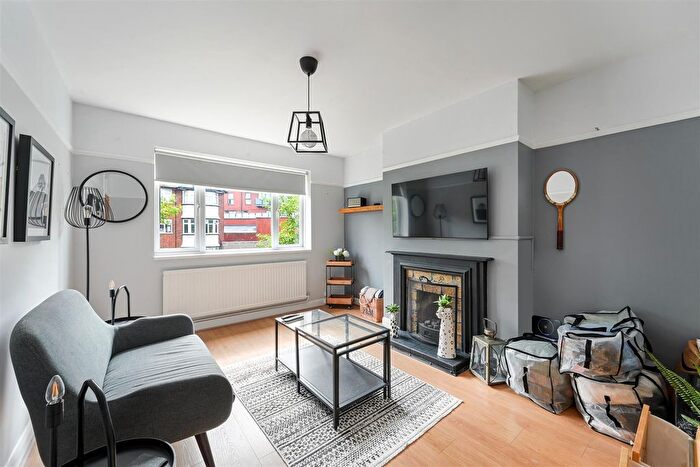 2 Bedroom Flat To Rent In West Barnes Lane, Raynes Park, SW20