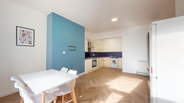 5 Bedroom House To Rent In Moorland Avenue, Leeds, LS6