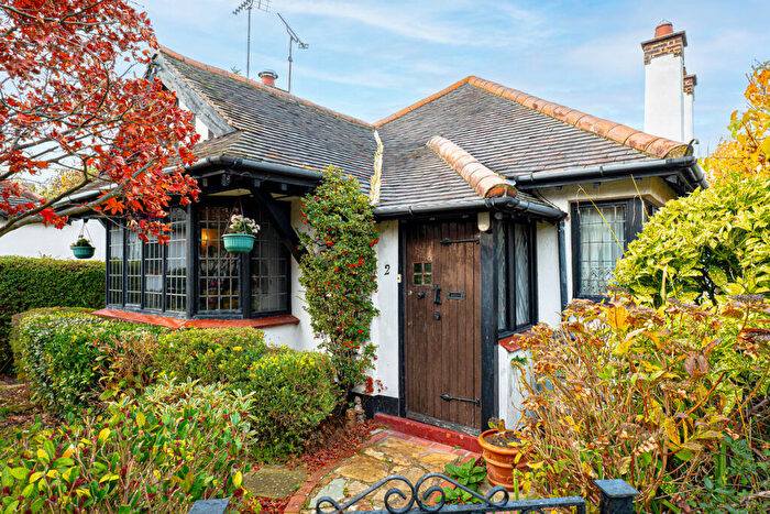 3 Bedroom Detached Bungalow For Sale In Daines Close, Southend-on-sea, SS1