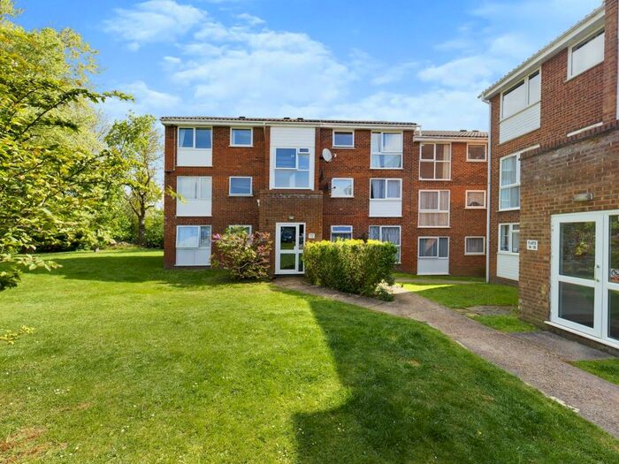 2 Bedroom Flat For Sale In Nightingale Walk, Hemel Hempstead, HP2