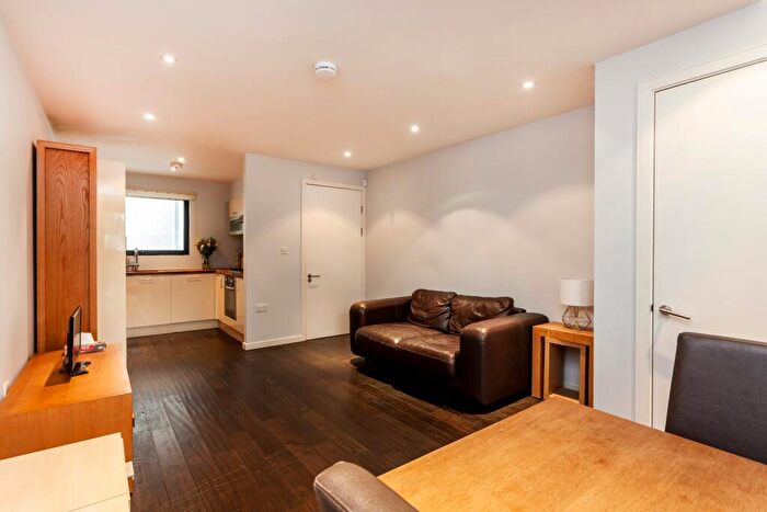 2 Bedroom Flat To Rent In City Road, Islington, EC1V