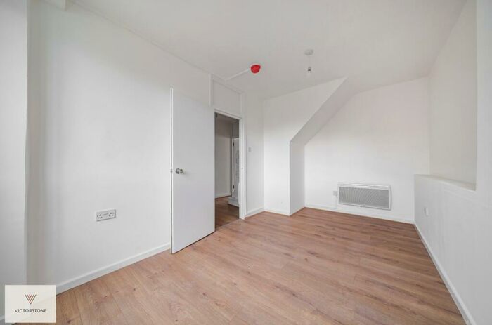 4 Bedroom Apartment To Rent In John Parry Court, Hare Walk, London, N1