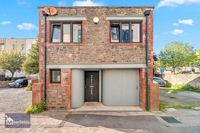 3 Bedroom Mews To Rent In Brighton Mews, BS8
