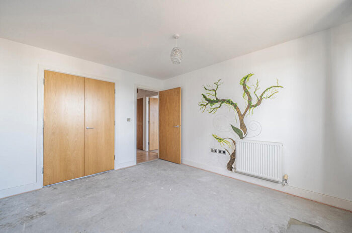 1 Bedroom Apartment For Sale In High Street, London, E15