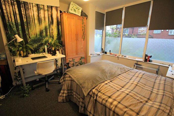 6 Bedroom Terraced House To Rent In Mayville Avenue, Hyde Park, Leeds, LS6