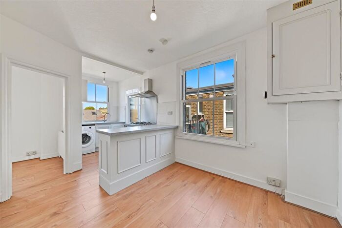2 Bedroom Flat To Rent In Elmhurst Street, London, SW4