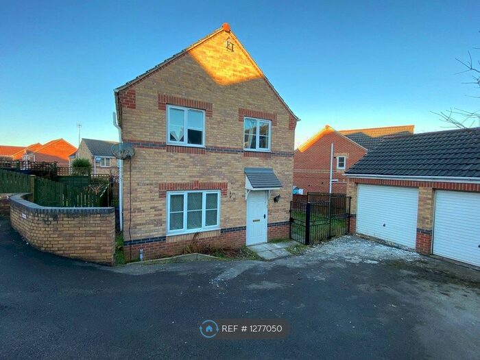 4 Bedroom Detached House To Rent In Wentworth Crescent, Bradford BD4