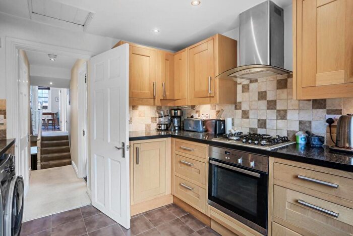 3 Bedroom Apartment To Rent In Tritton Road, London, SE21